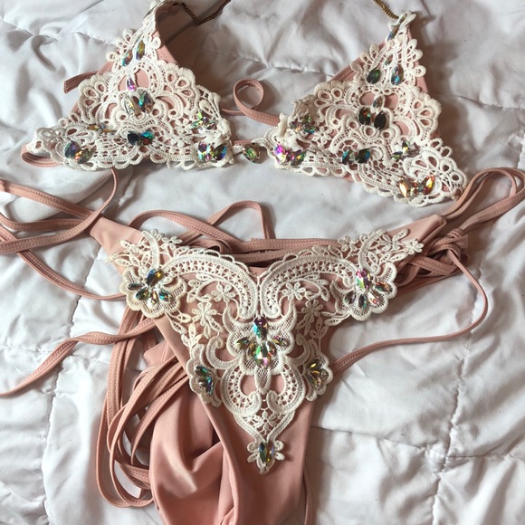 Bikini - Picture 2 of 5